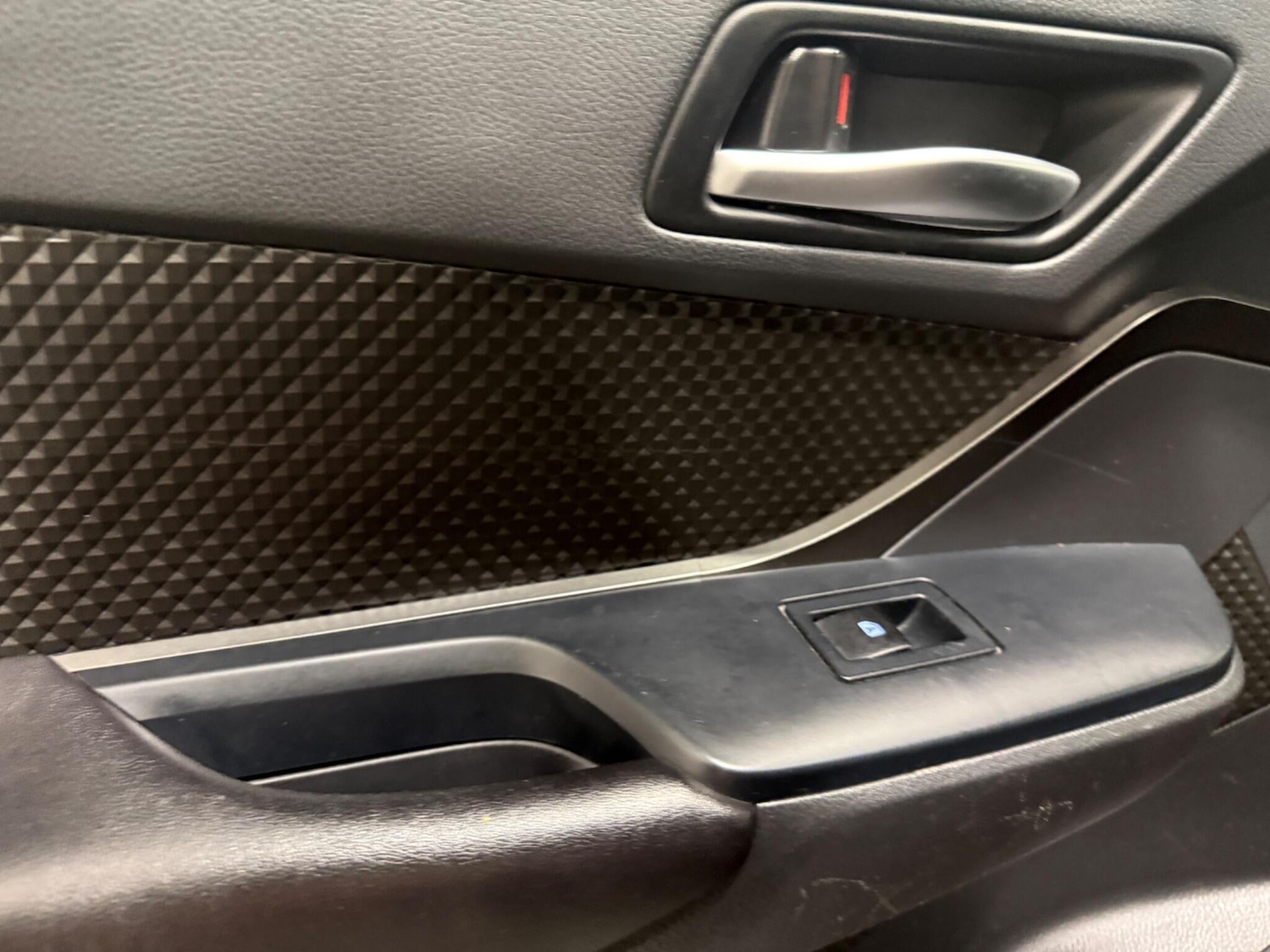 Used Toyota C-HR for sale - 77925333: Photo 30