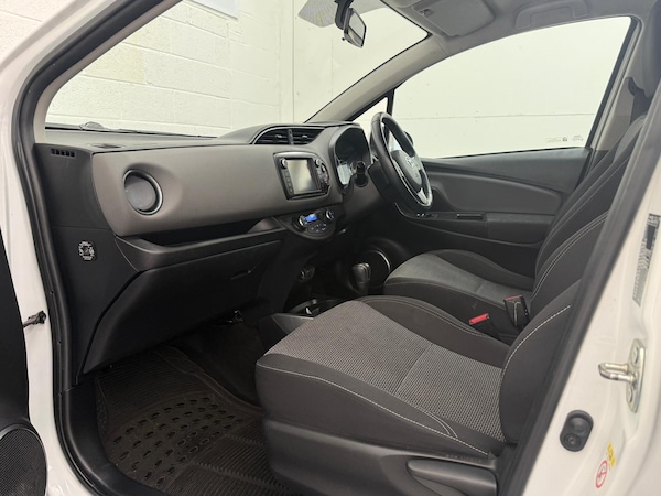 Used Toyota Yaris 2015 for sale - 76094103: Photo 48