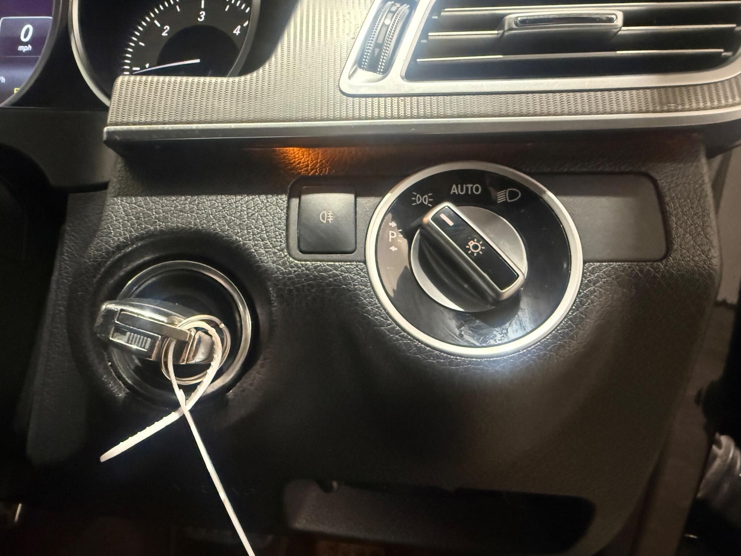 Used Mercedes-Benz E Class 2015 for sale - 77203041: Photo 28