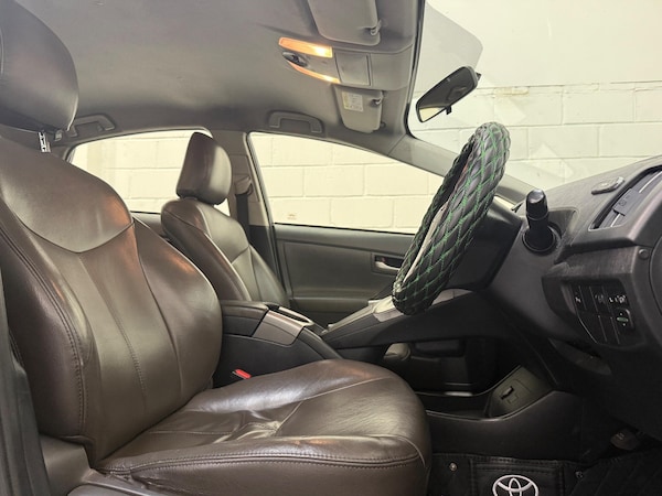 Used Toyota Prius 2015 for sale - 76326363: Photo 24