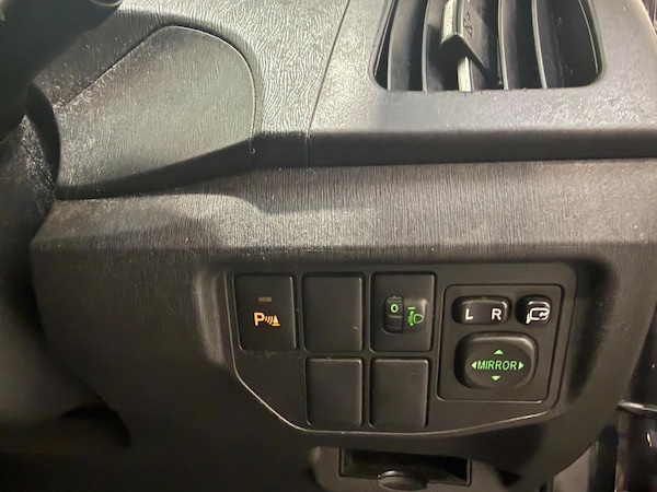 Used Toyota Prius 2015 for sale - 76326363: Photo 28