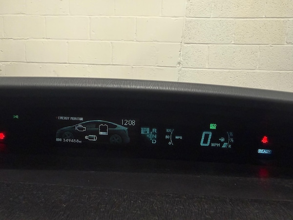 Used Toyota Prius 2015 for sale - 76326363: Photo 30