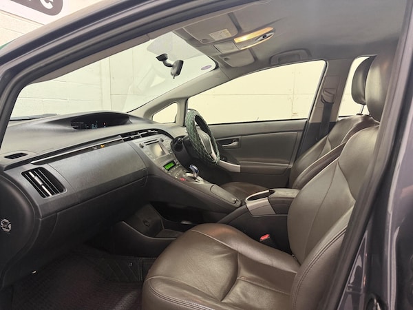 Used Toyota Prius 2015 for sale - 76326363: Photo 46