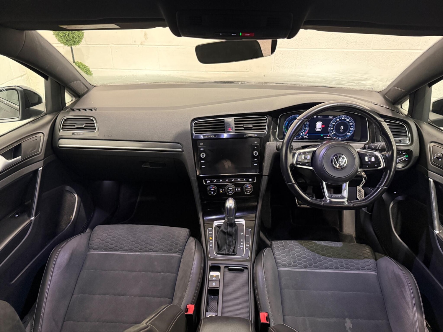 Used Volkswagen Golf 2017 for sale - 77163654: Photo 16