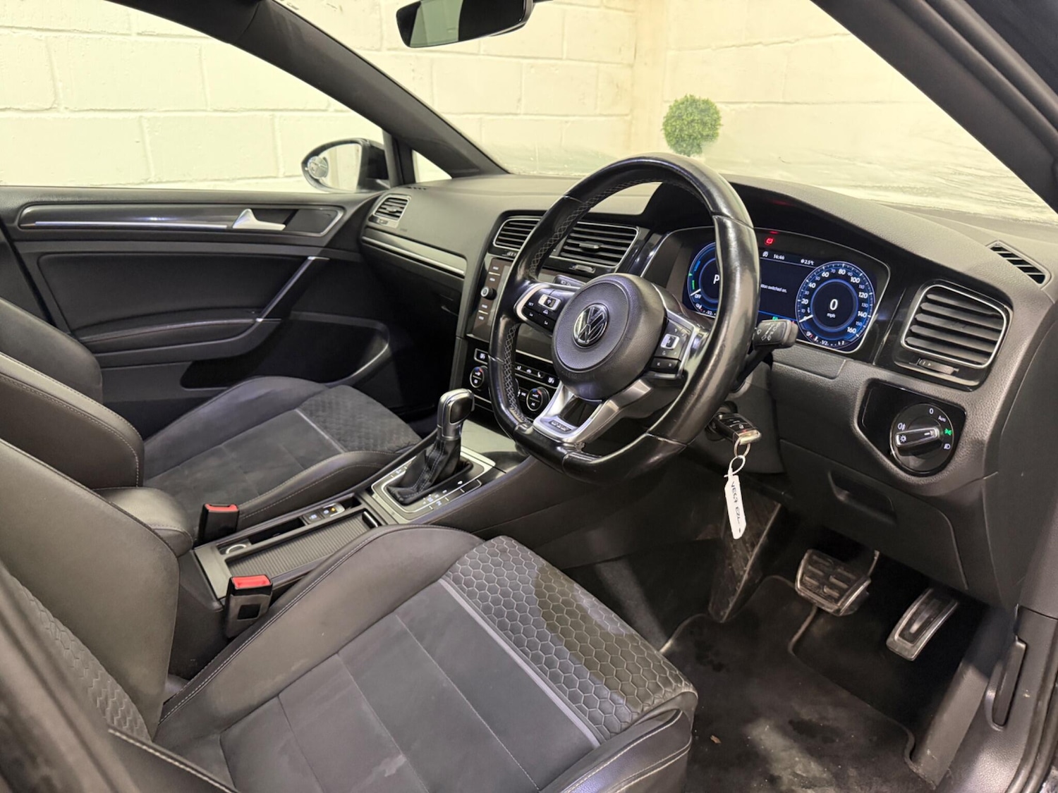 Used Volkswagen Golf 2017 for sale - 77163654: Photo 19