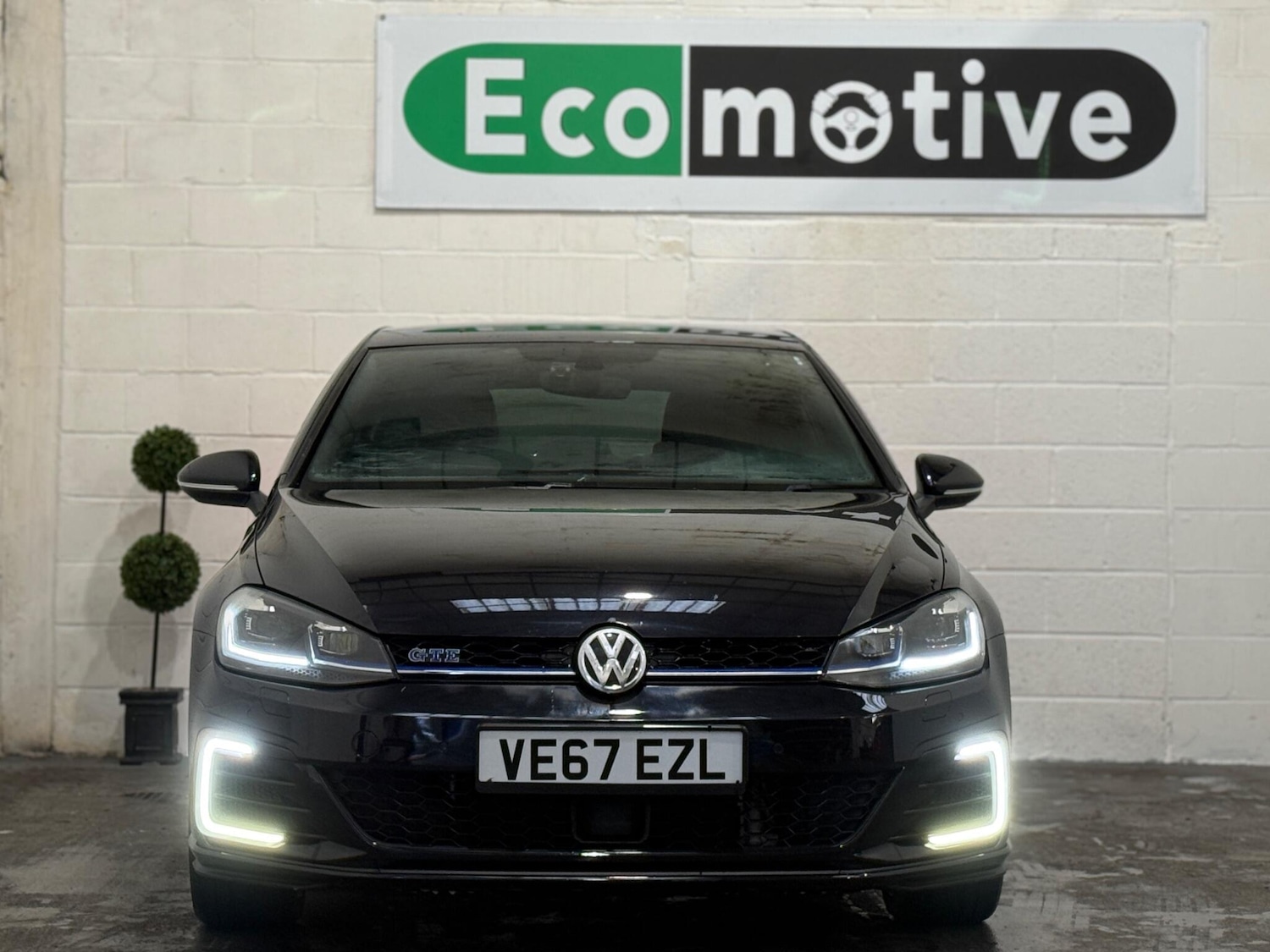 Used Volkswagen Golf 2017 for sale - 77163654: Photo 2