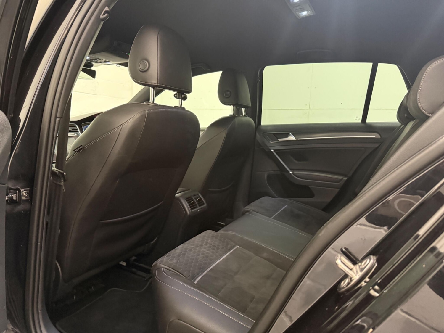 Used Volkswagen Golf 2017 for sale - 77163654: Photo 24