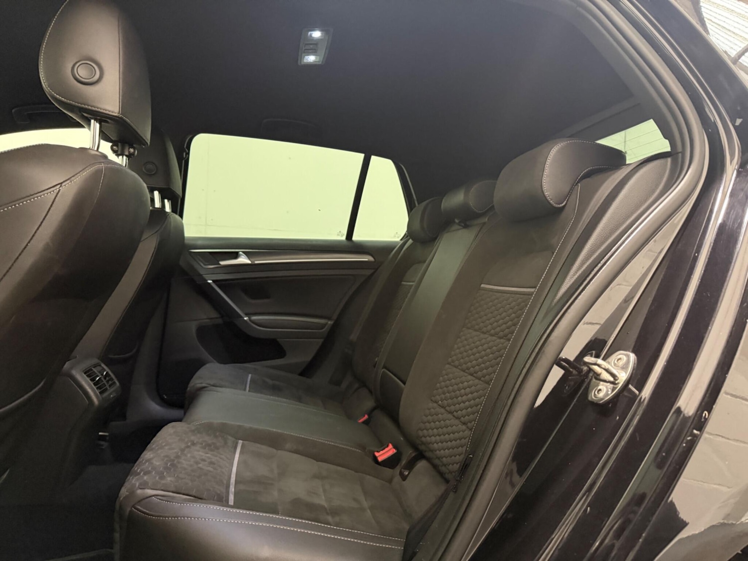 Used Volkswagen Golf 2017 for sale - 77163654: Photo 26