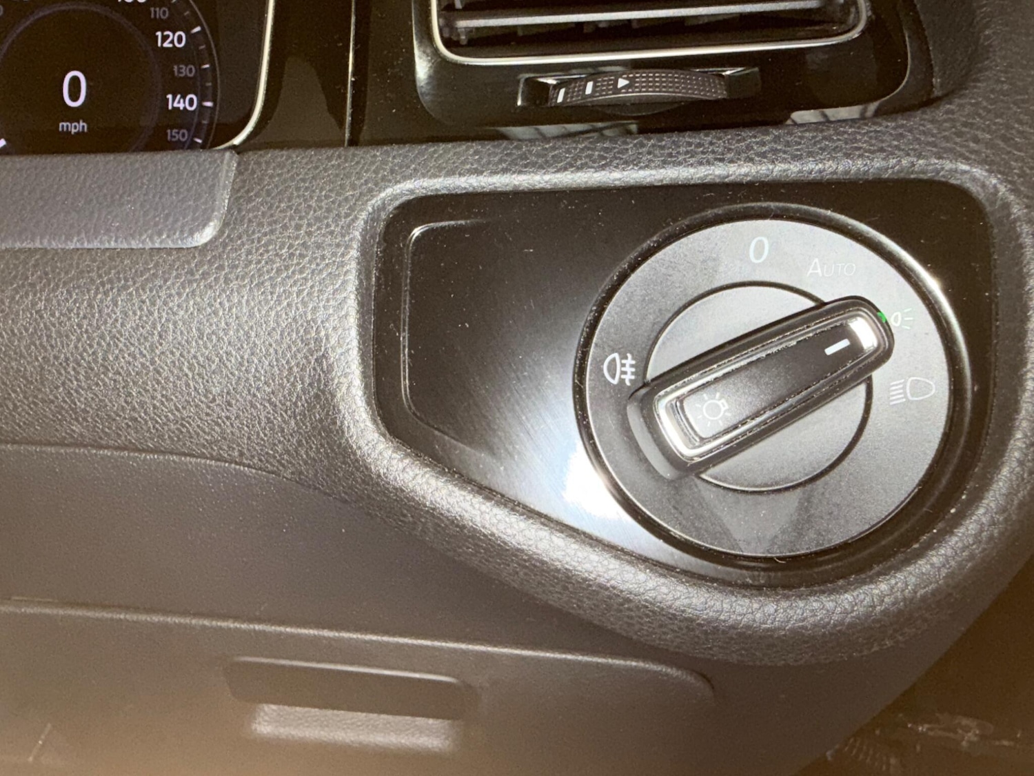 Used Volkswagen Golf 2017 for sale - 77163654: Photo 28