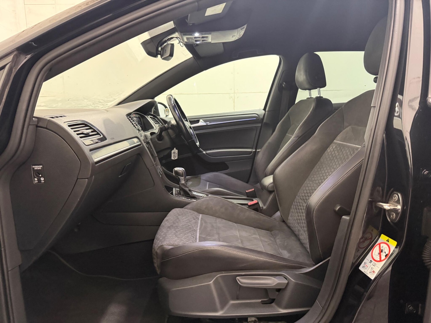 Used Volkswagen Golf 2017 for sale - 77163654: Photo 35