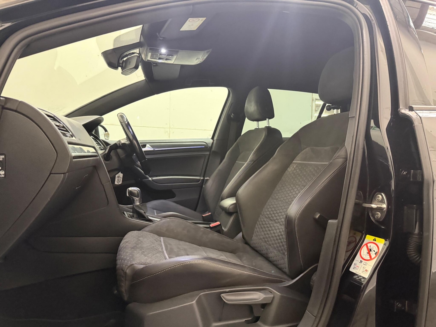 Used Volkswagen Golf 2017 for sale - 77163654: Photo 36