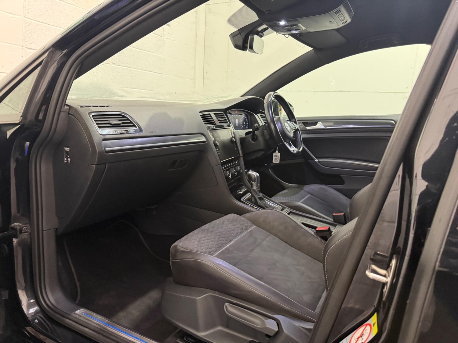 Used Volkswagen Golf 2017 for sale - 77163654: Photo 37