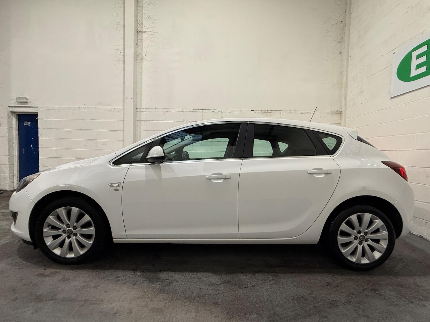 Used Vauxhall Astra 2013 for sale - 76371074: Photo 12