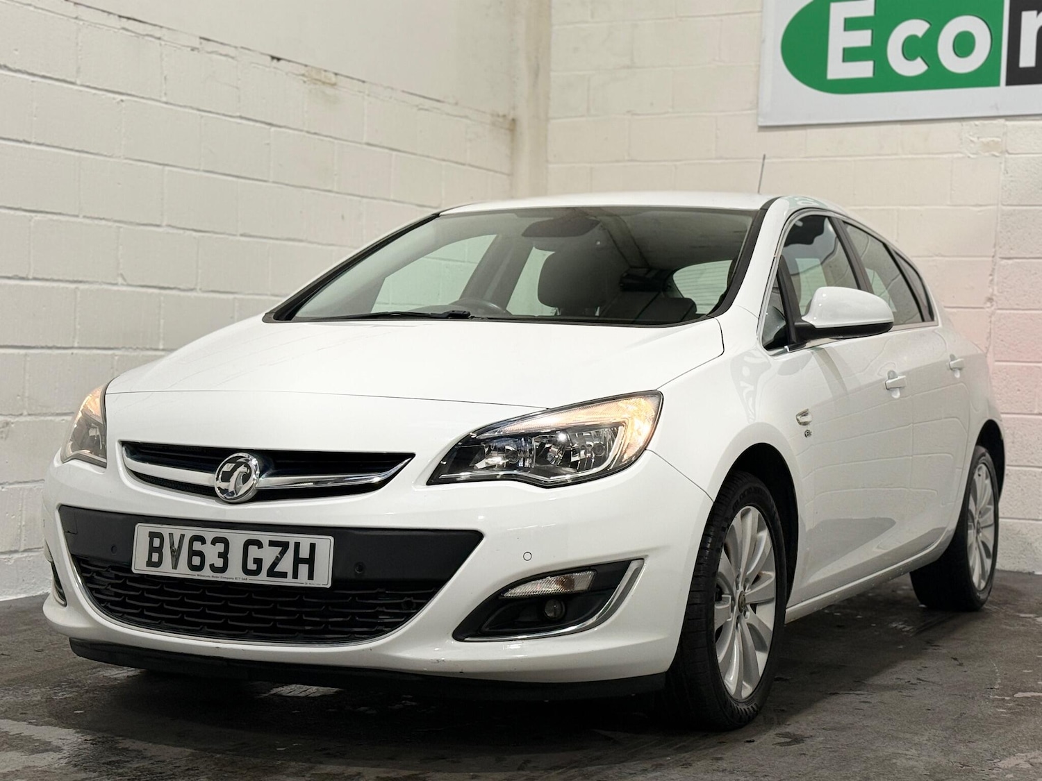 Used Vauxhall Astra 2013 for sale - 76371074: Photo 2