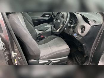 Used Toyota Yaris 2017 for sale - 78541889: Photo