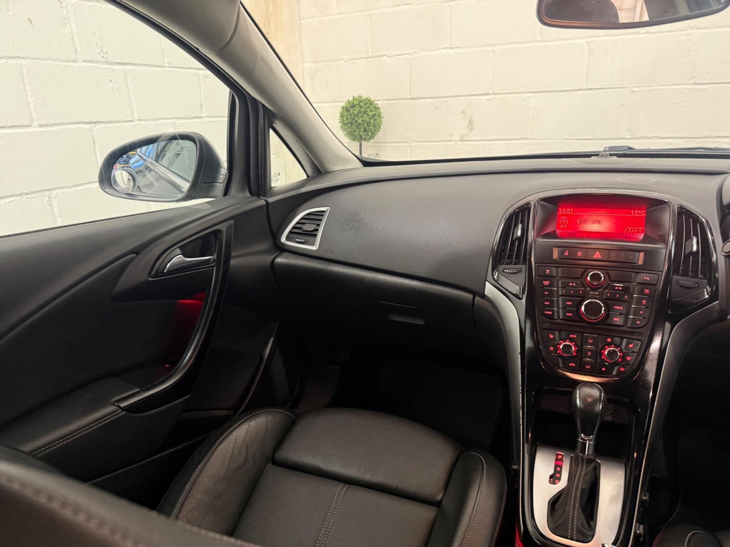 Used Vauxhall Astra 2015 for sale - 77625843: Photo 15