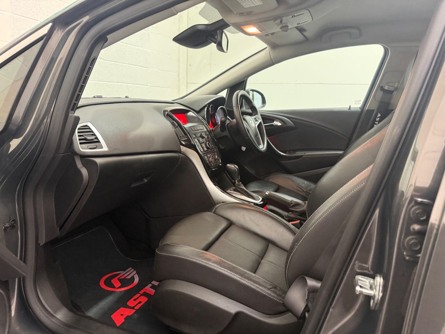 Used Vauxhall Astra 2015 for sale - 77625843: Photo 36