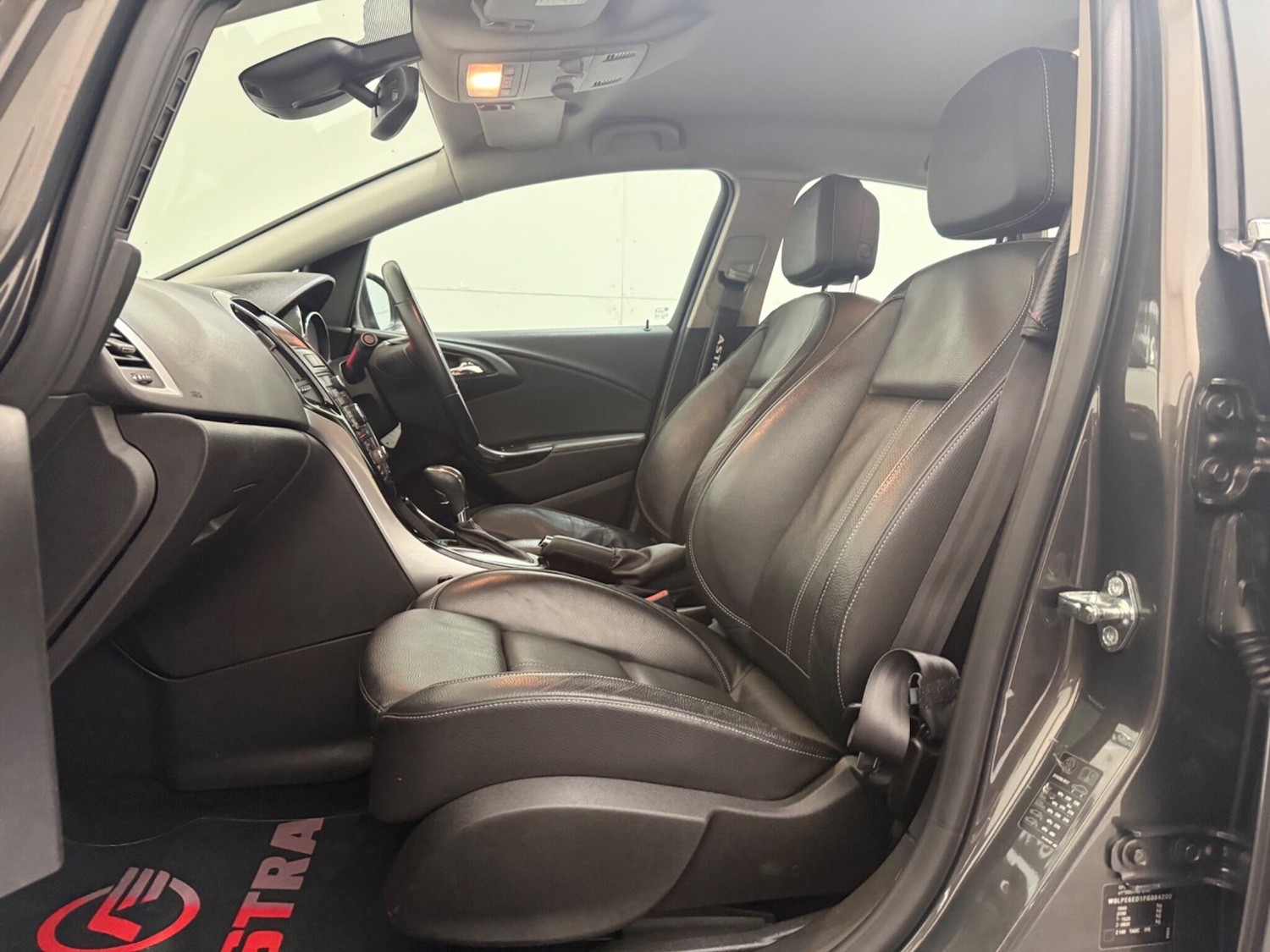 Used Vauxhall Astra 2015 for sale - 77625843: Photo 38