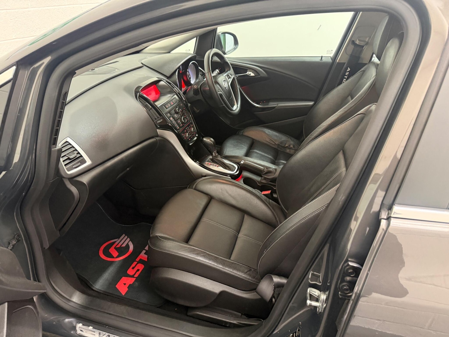 Used Vauxhall Astra 2015 for sale - 77625843: Photo 39