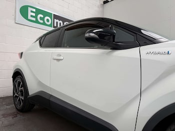 Used Toyota C-HR 2017 for sale - 79044737: Photo
