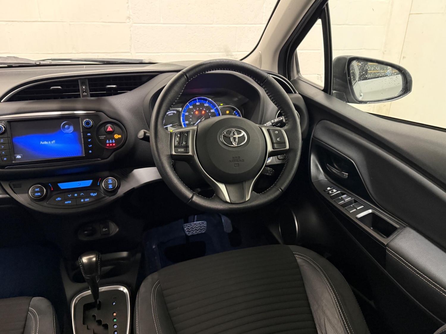 Used Toyota Yaris 2014 for sale - 76898825: Photo 19