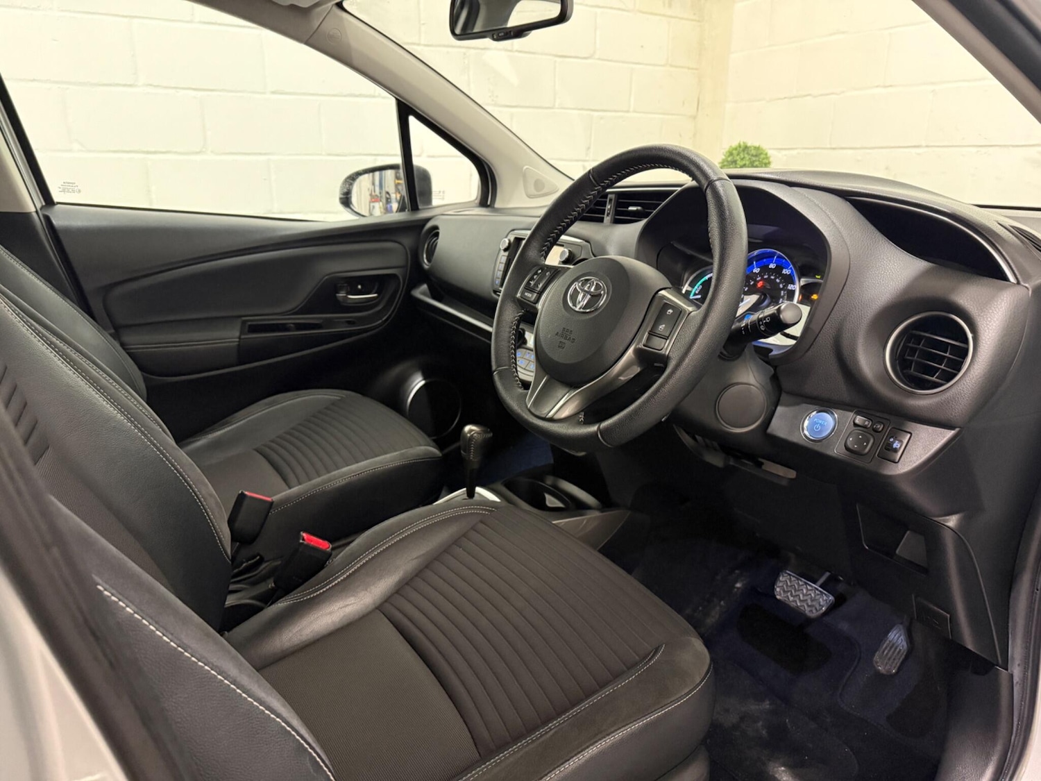 Used Toyota Yaris 2014 for sale - 76898825: Photo 20