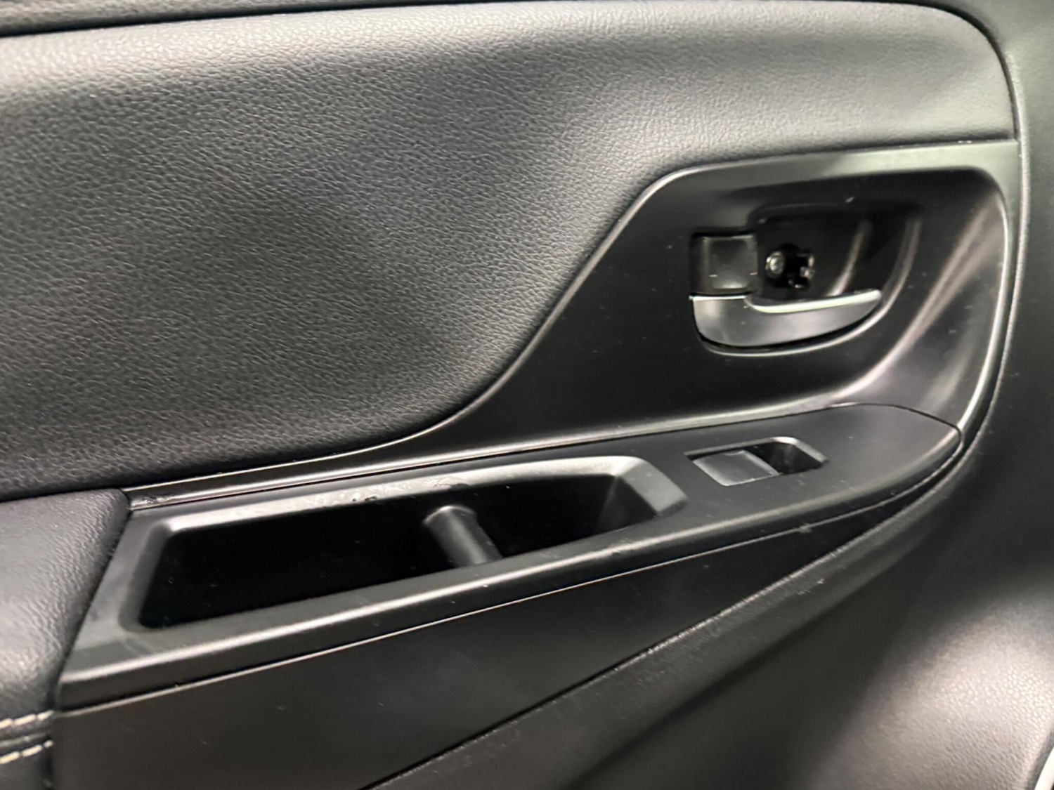 Used Toyota Yaris 2014 for sale - 76898825: Photo 32