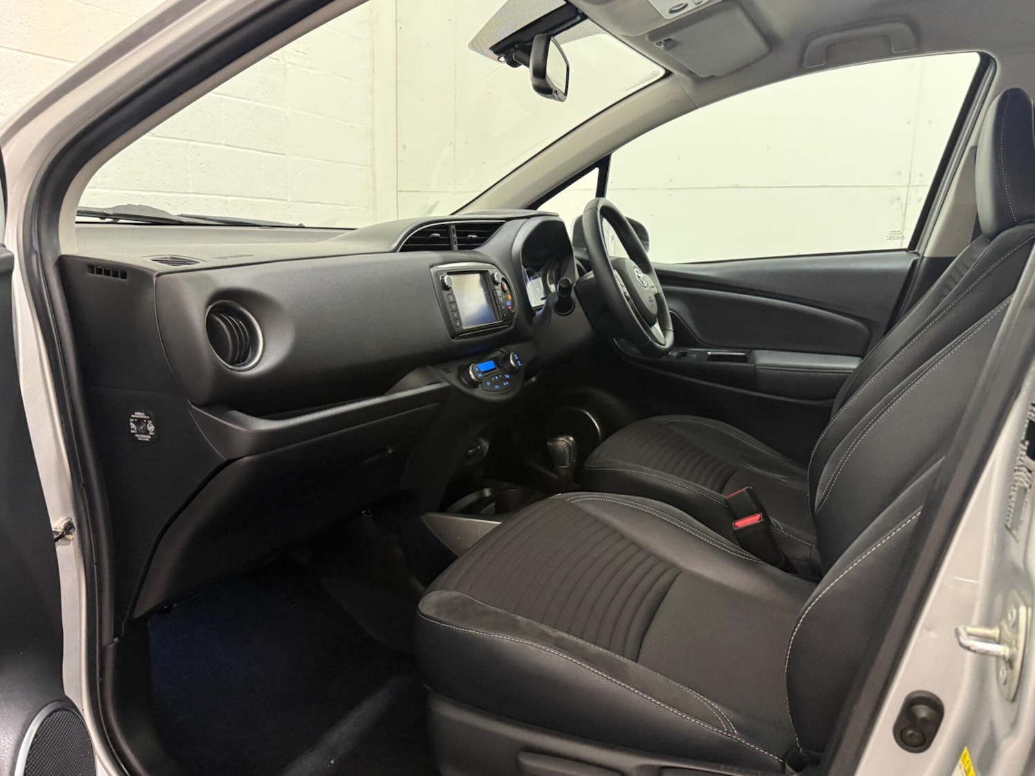 Used Toyota Yaris 2014 for sale - 76898825: Photo 37