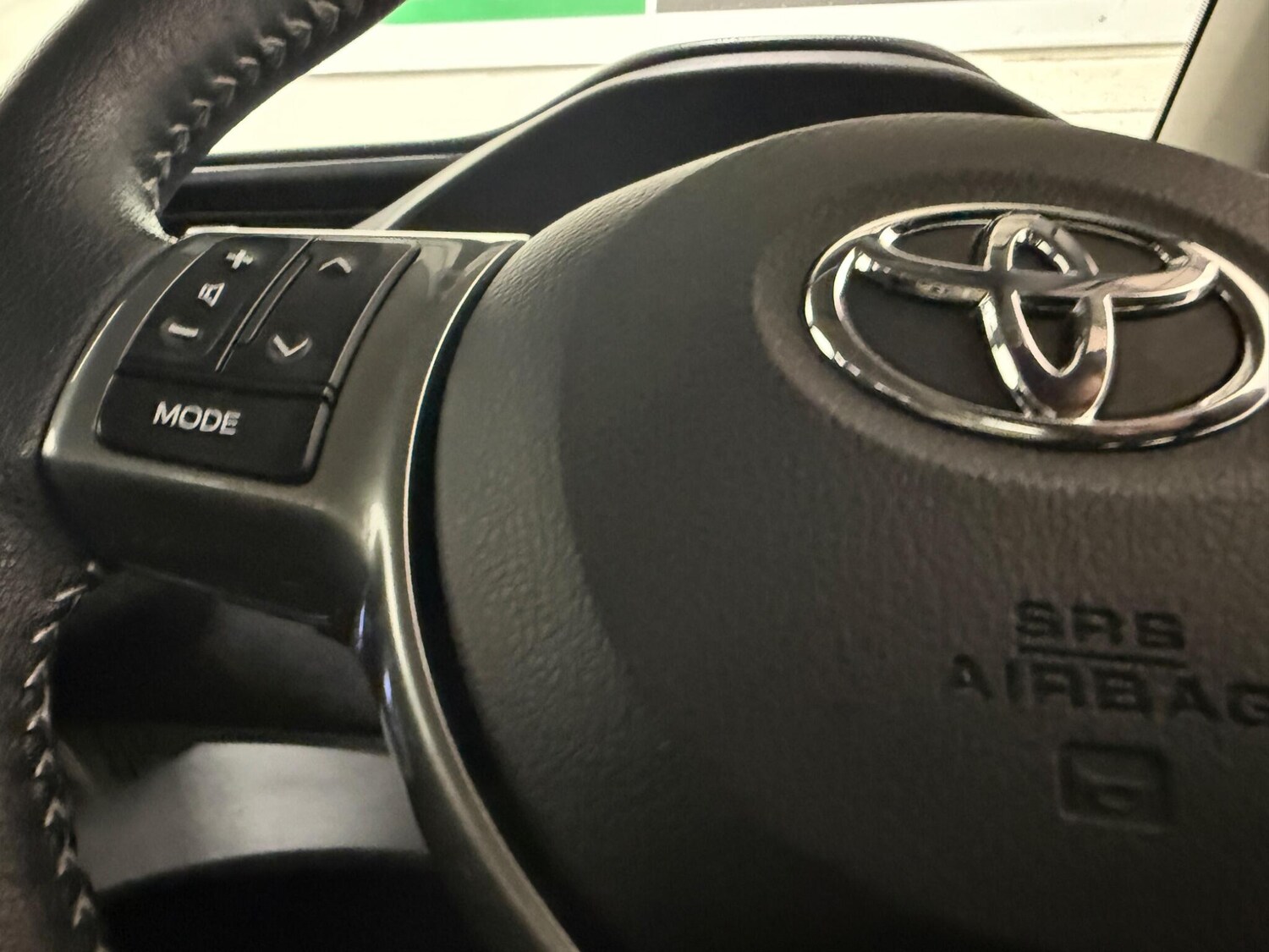 Used Toyota Yaris 2014 for sale - 76898825: Photo 46