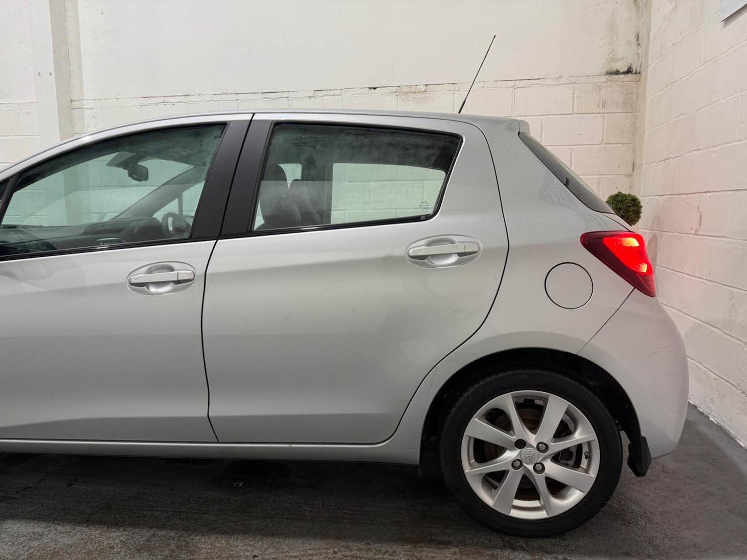 Used Toyota Yaris 2014 for sale - 76898825: Photo 7