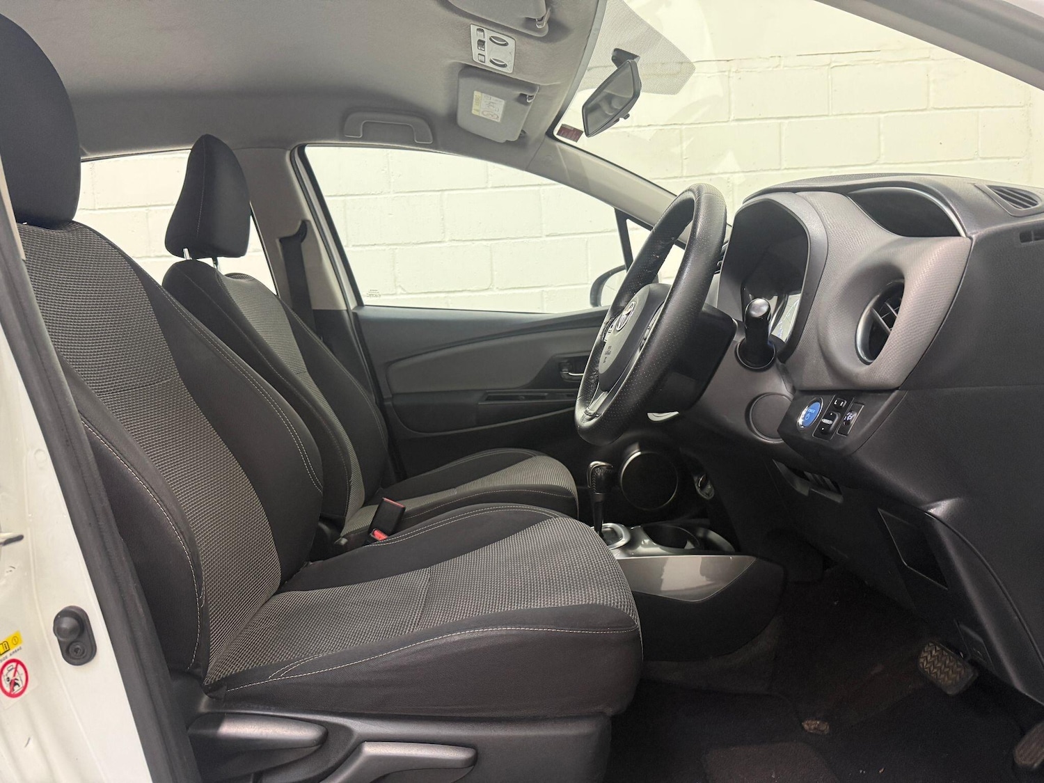 Used Toyota Yaris 2015 for sale - 76167539: Photo 23