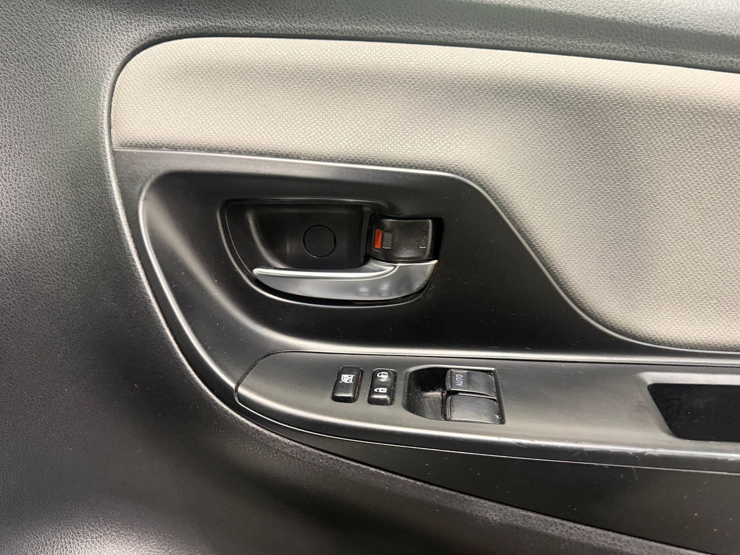 Used Toyota Yaris 2015 for sale - 76167539: Photo 31