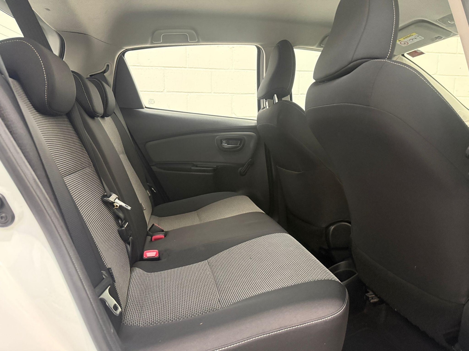 Used Toyota Yaris 2015 for sale - 76167539: Photo 33