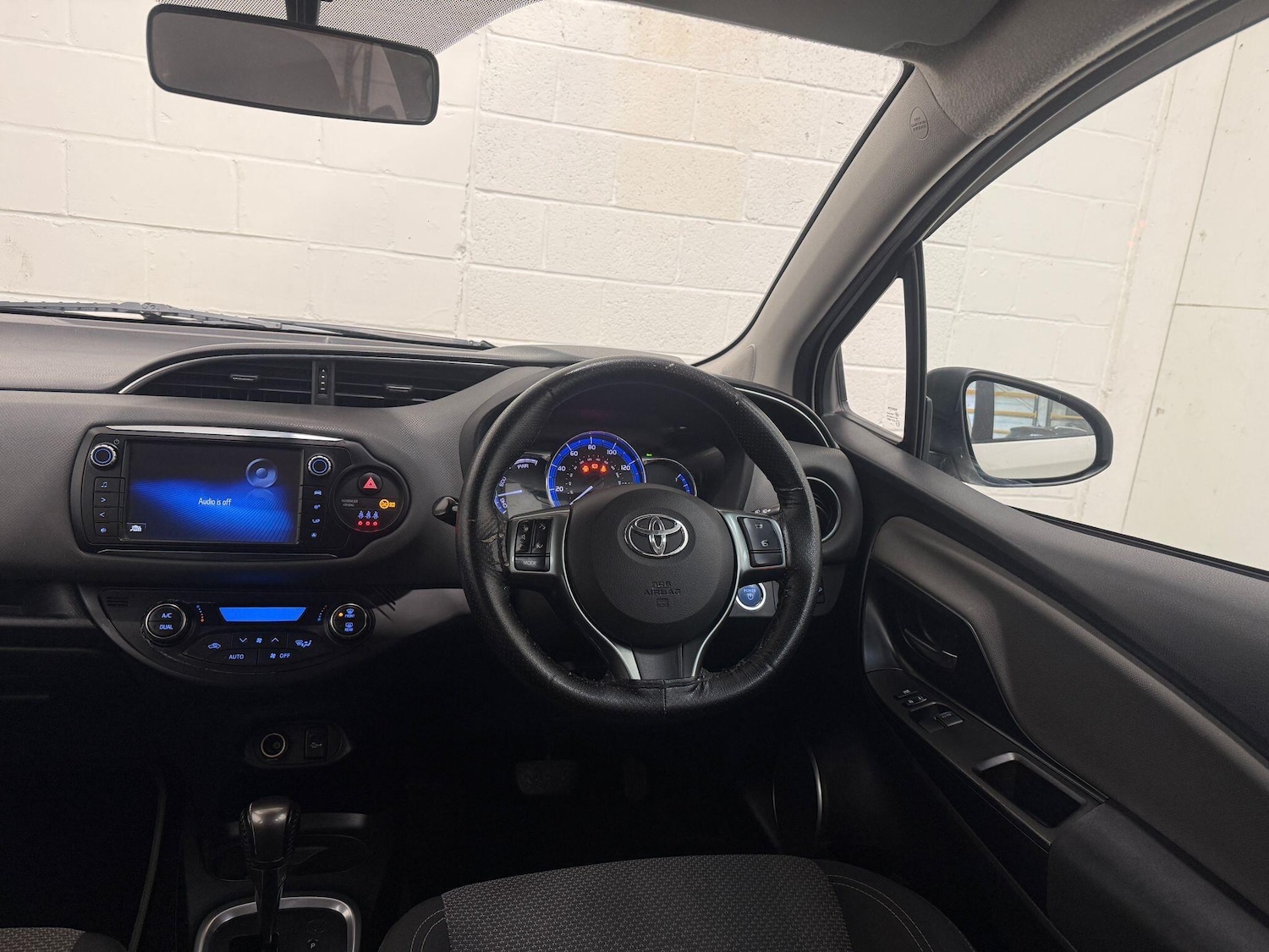 Used Toyota Yaris 2015 for sale - 76167539: Photo 36