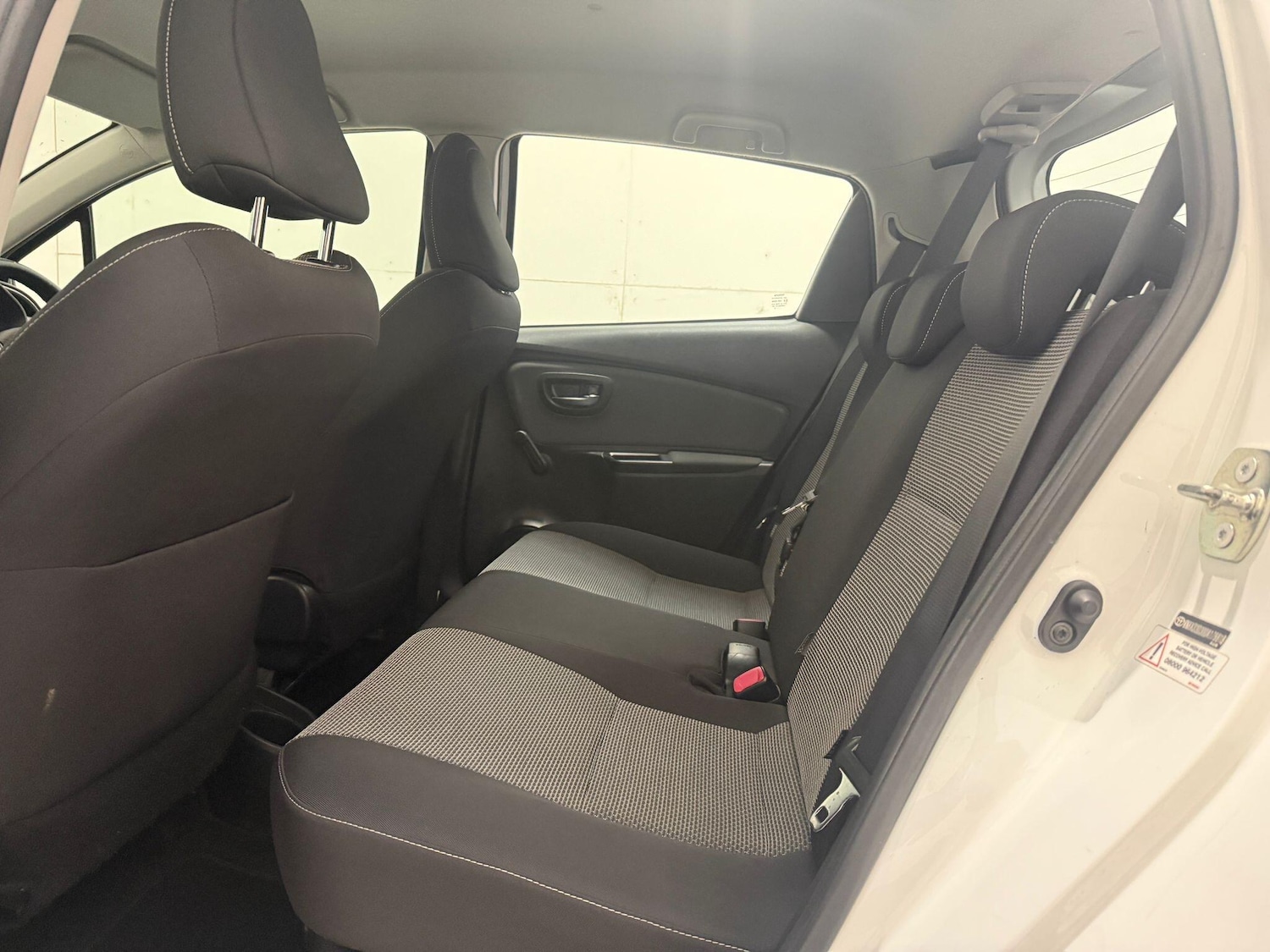 Used Toyota Yaris 2015 for sale - 76167539: Photo 38