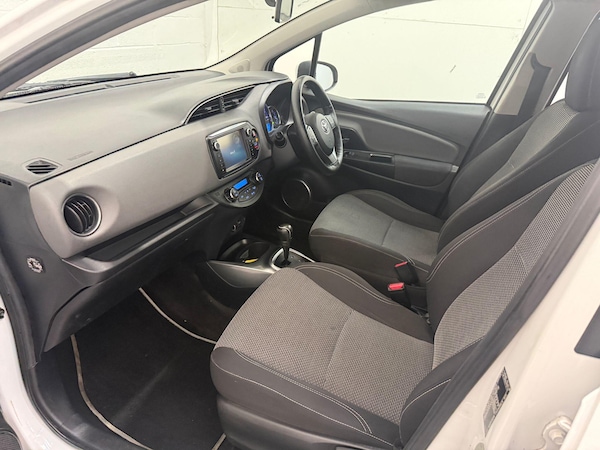 Used Toyota Yaris 2015 for sale - 76167539: Photo 44