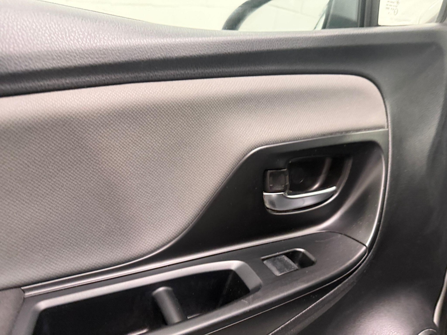 Used Toyota Yaris 2015 for sale - 76167539: Photo 45