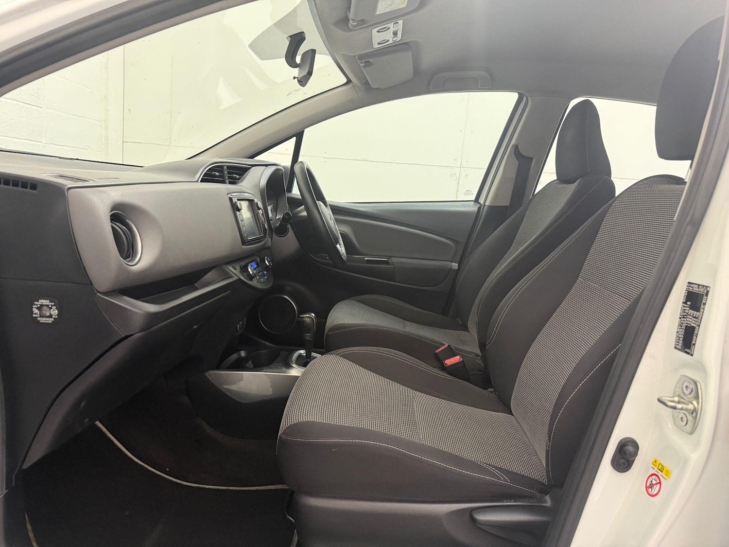 Used Toyota Yaris 2015 for sale - 76167539: Photo 46