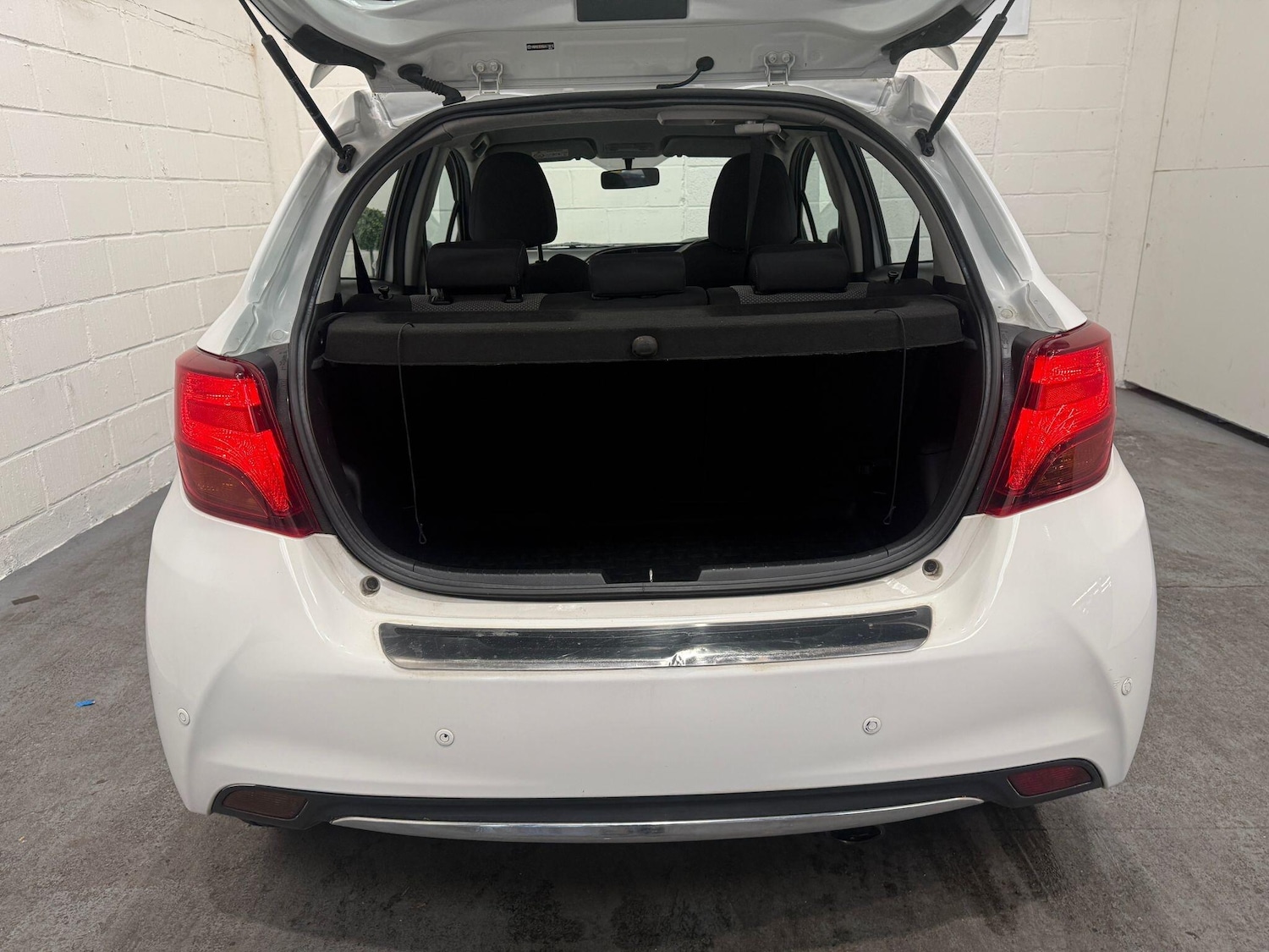 Used Toyota Yaris 2015 for sale - 76167539: Photo 47