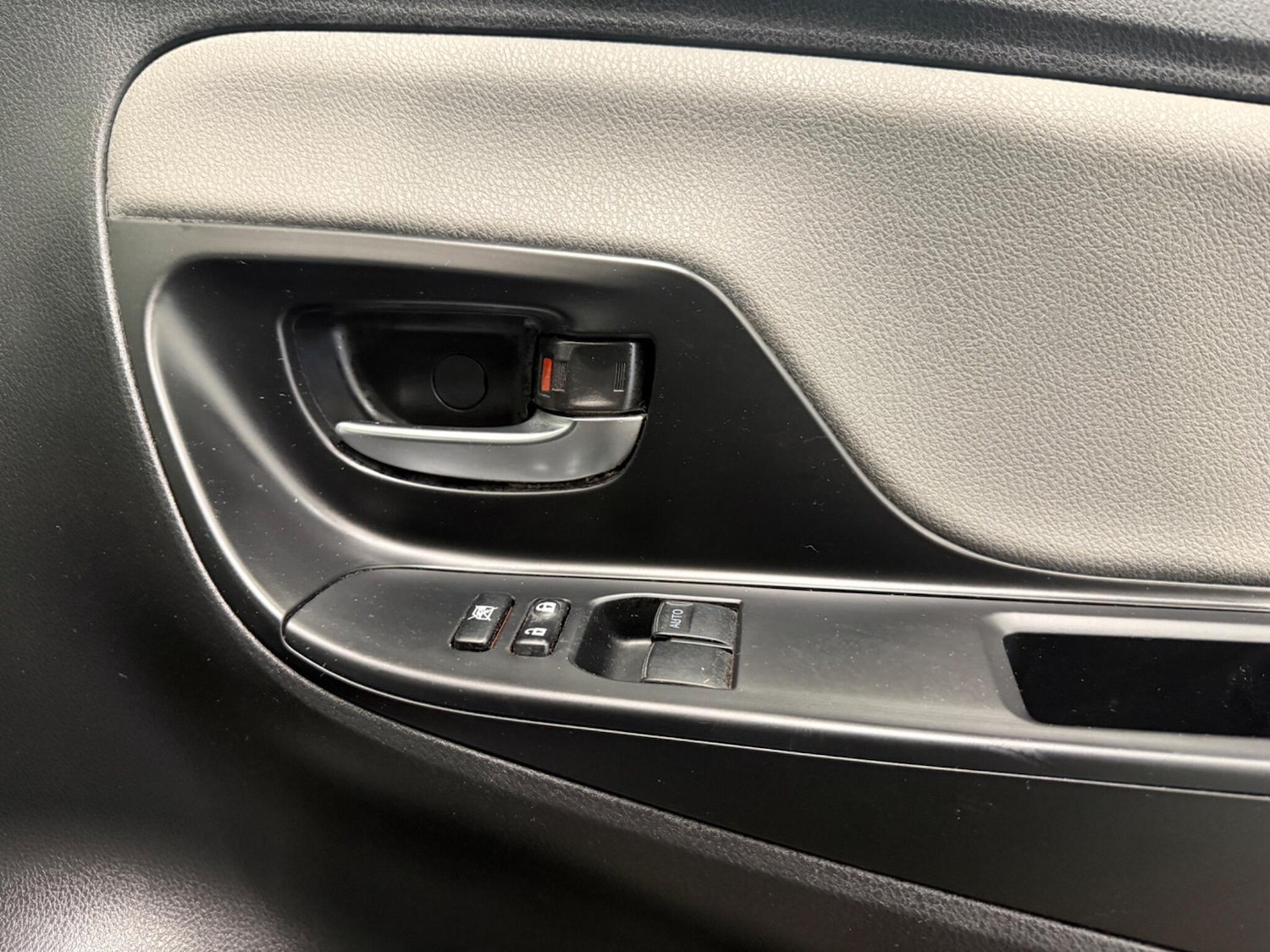 Used Toyota Yaris 2018 for sale - 76953290: Photo 29