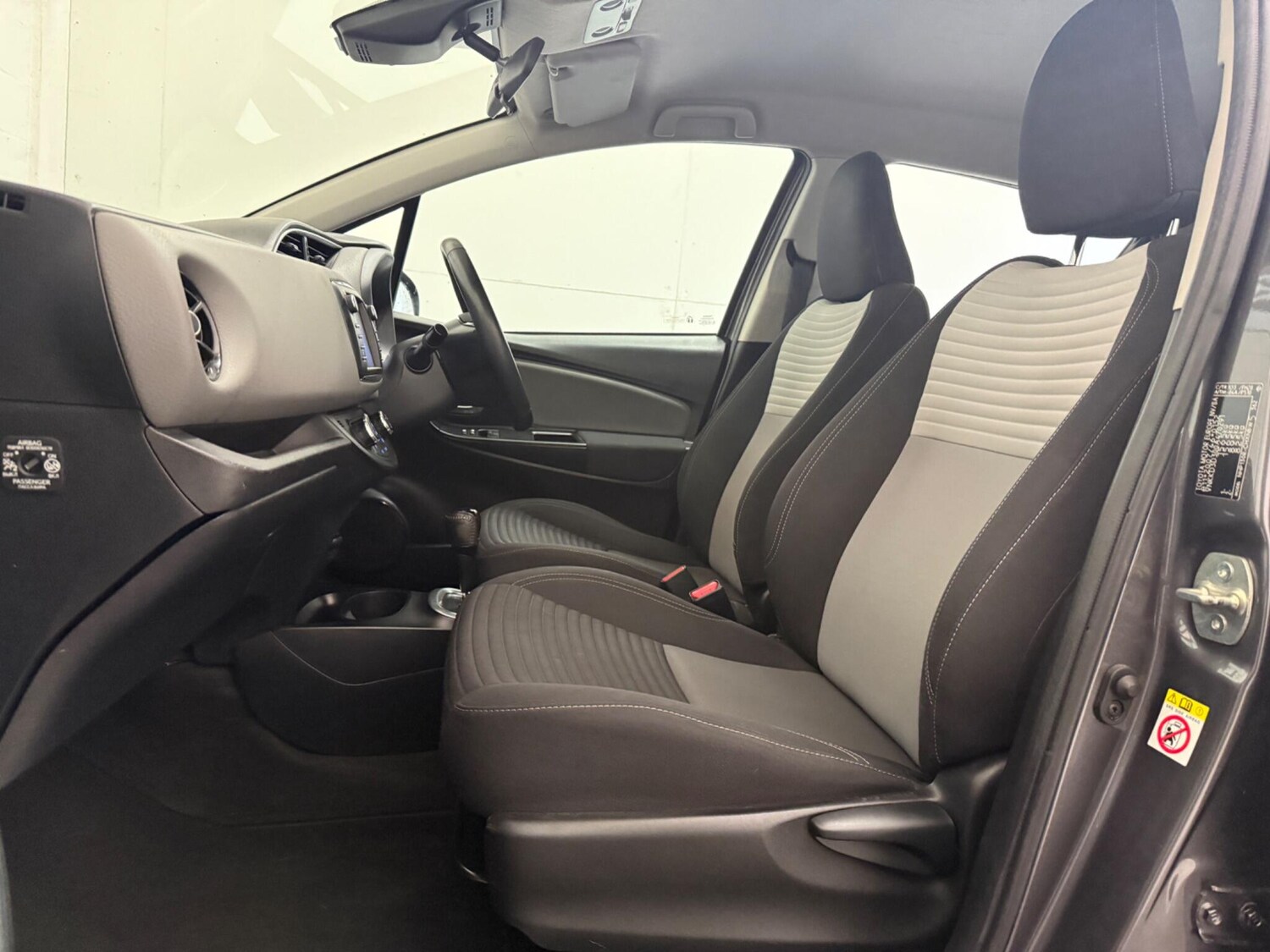 Used Toyota Yaris 2018 for sale - 76953290: Photo 36