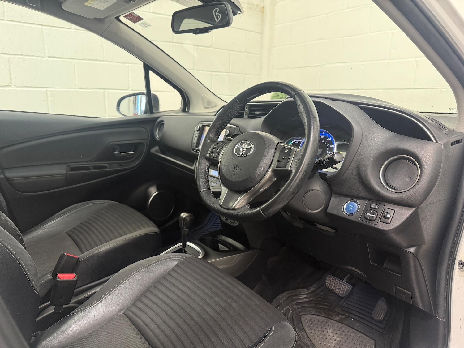 Used Toyota Yaris 2014 for sale - 76990945: Photo 22