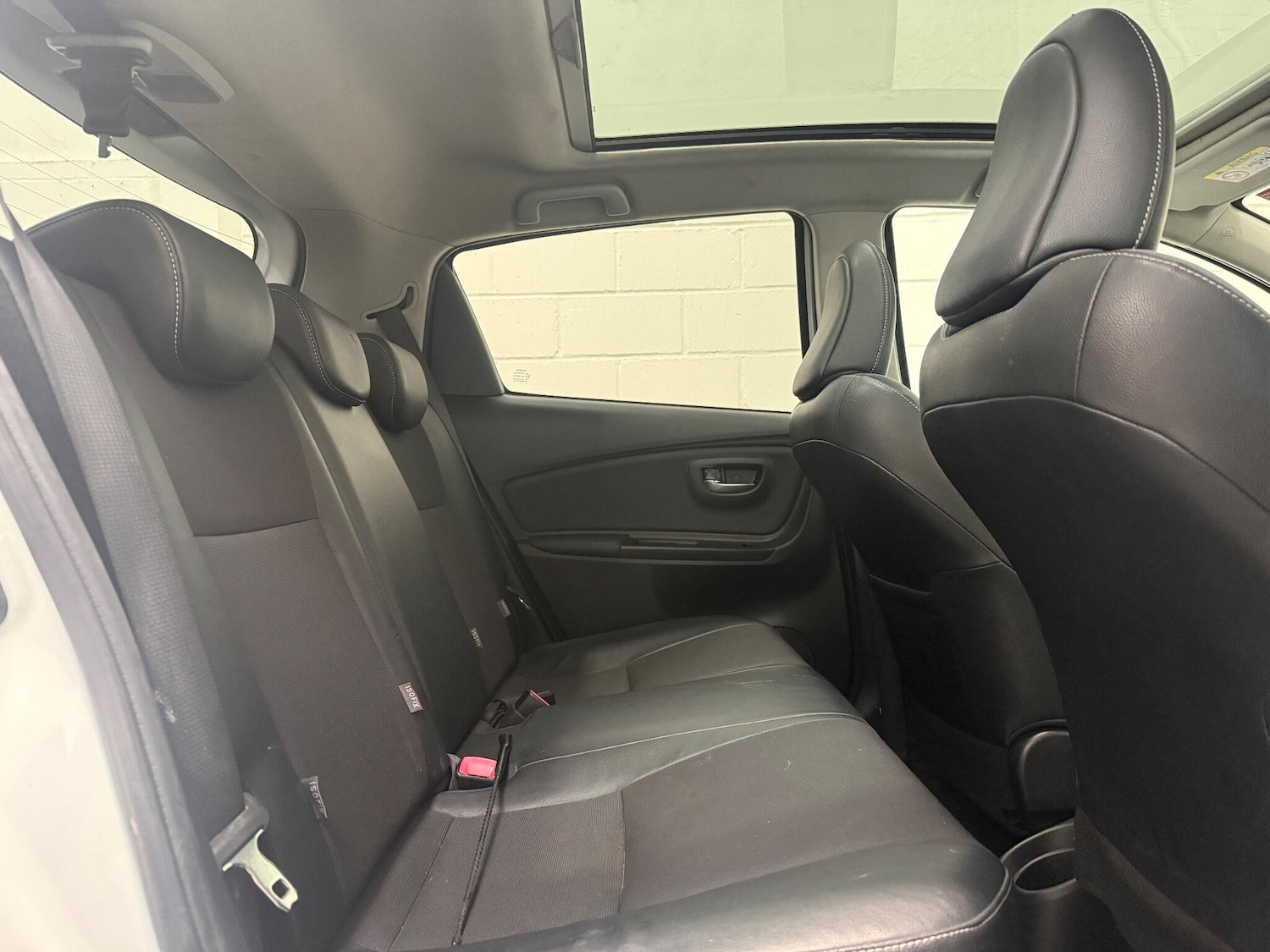 Used Toyota Yaris 2014 for sale - 76990945: Photo 31