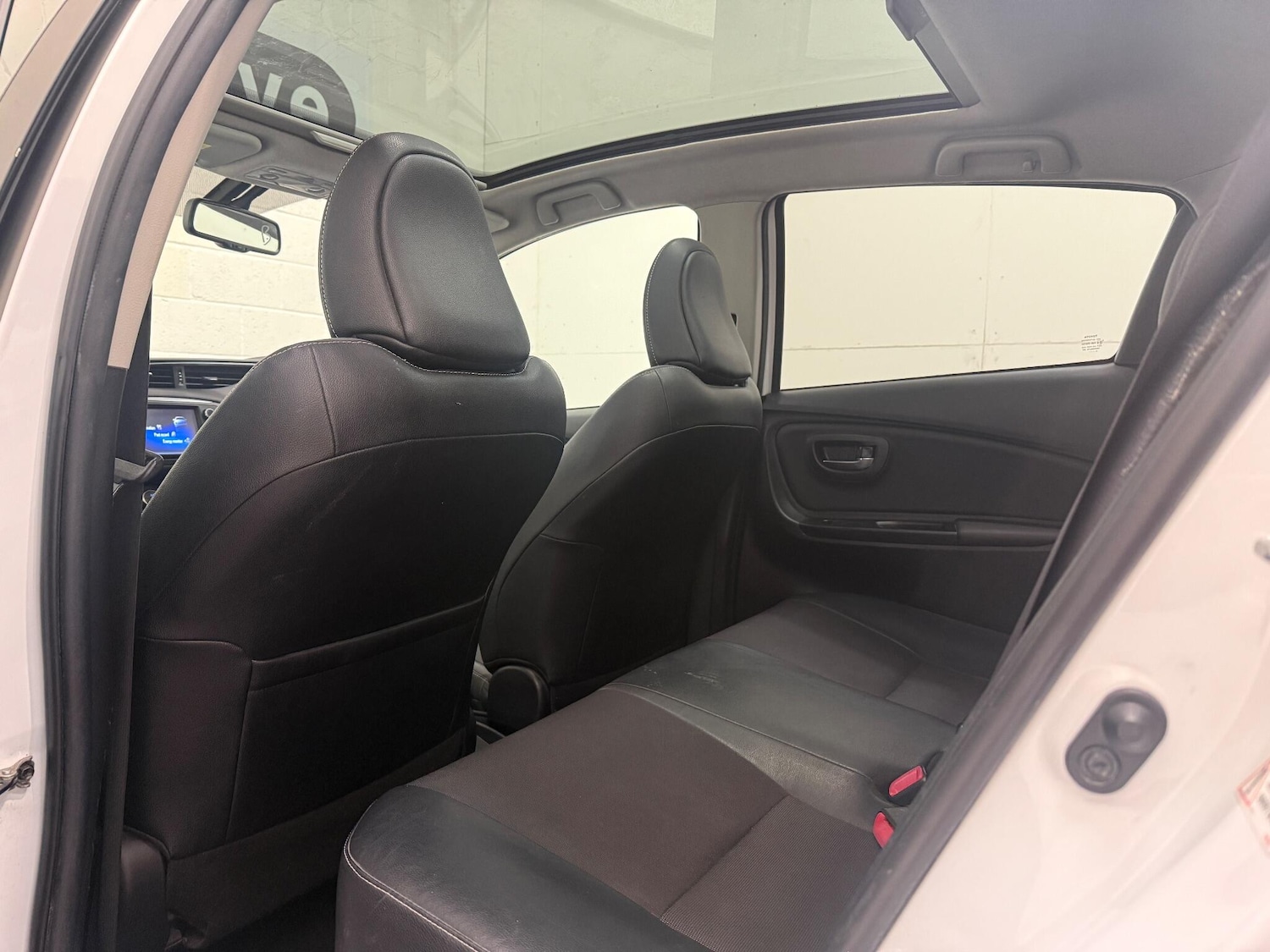 Used Toyota Yaris 2014 for sale - 76990945: Photo 37