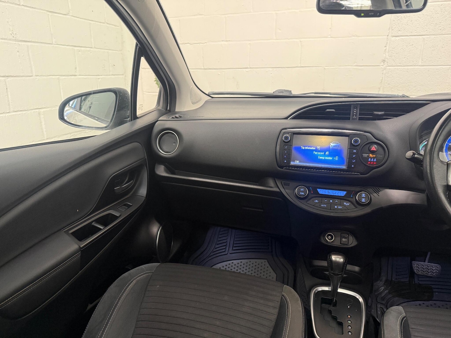 Used Toyota Yaris 2014 for sale - 76990945: Photo 38