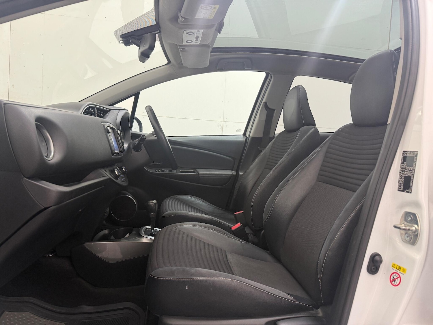 Used Toyota Yaris 2014 for sale - 76990945: Photo 39