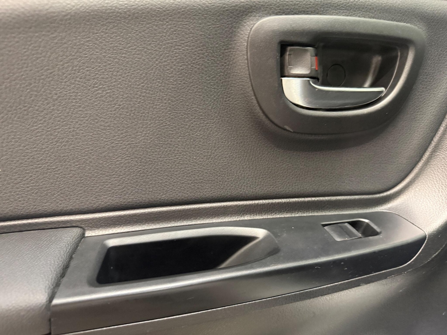 Used Toyota Yaris 2014 for sale - 76990945: Photo 40