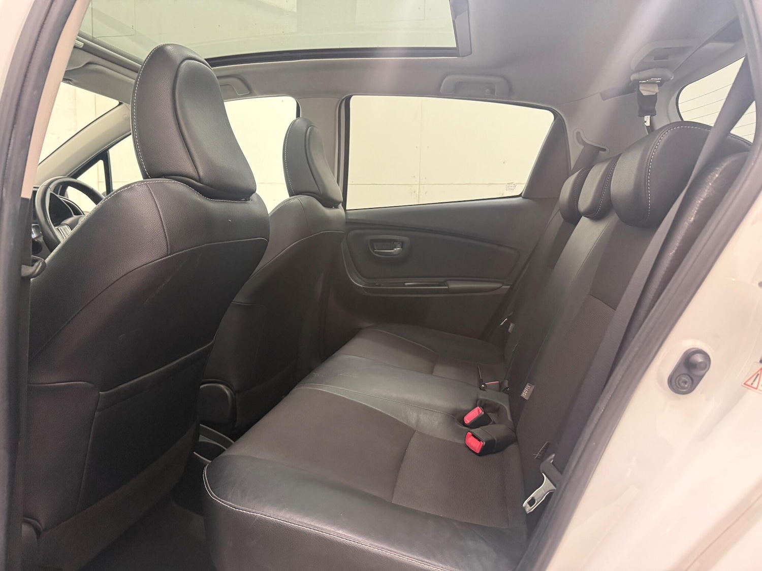 Used Toyota Yaris 2014 for sale - 76990945: Photo 41