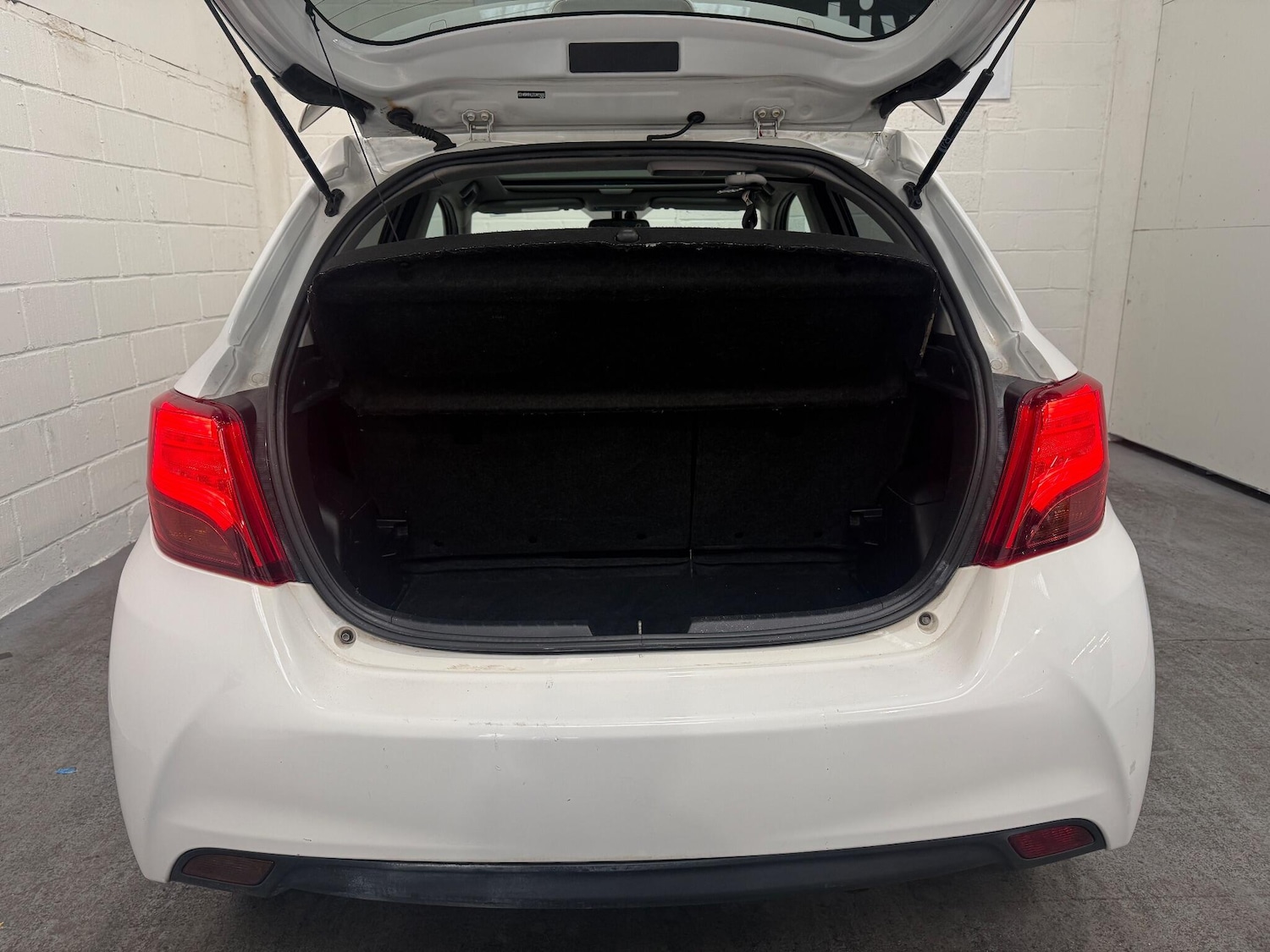 Used Toyota Yaris 2014 for sale - 76990945: Photo 42