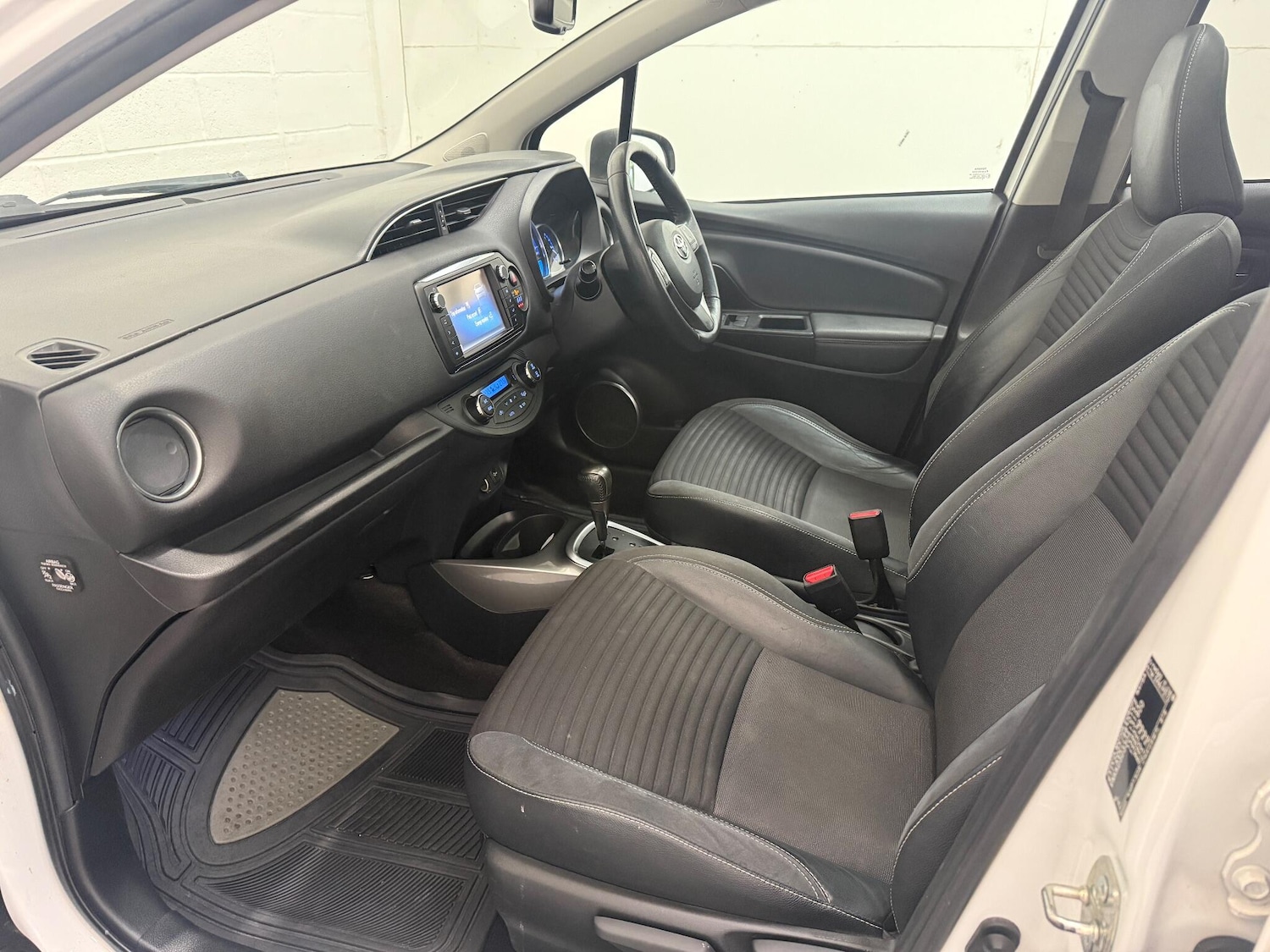 Used Toyota Yaris 2014 for sale - 76990945: Photo 43